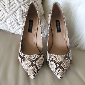 WHITE HOUSE | BLACK MARKET - Snakeskin Pumps EUC